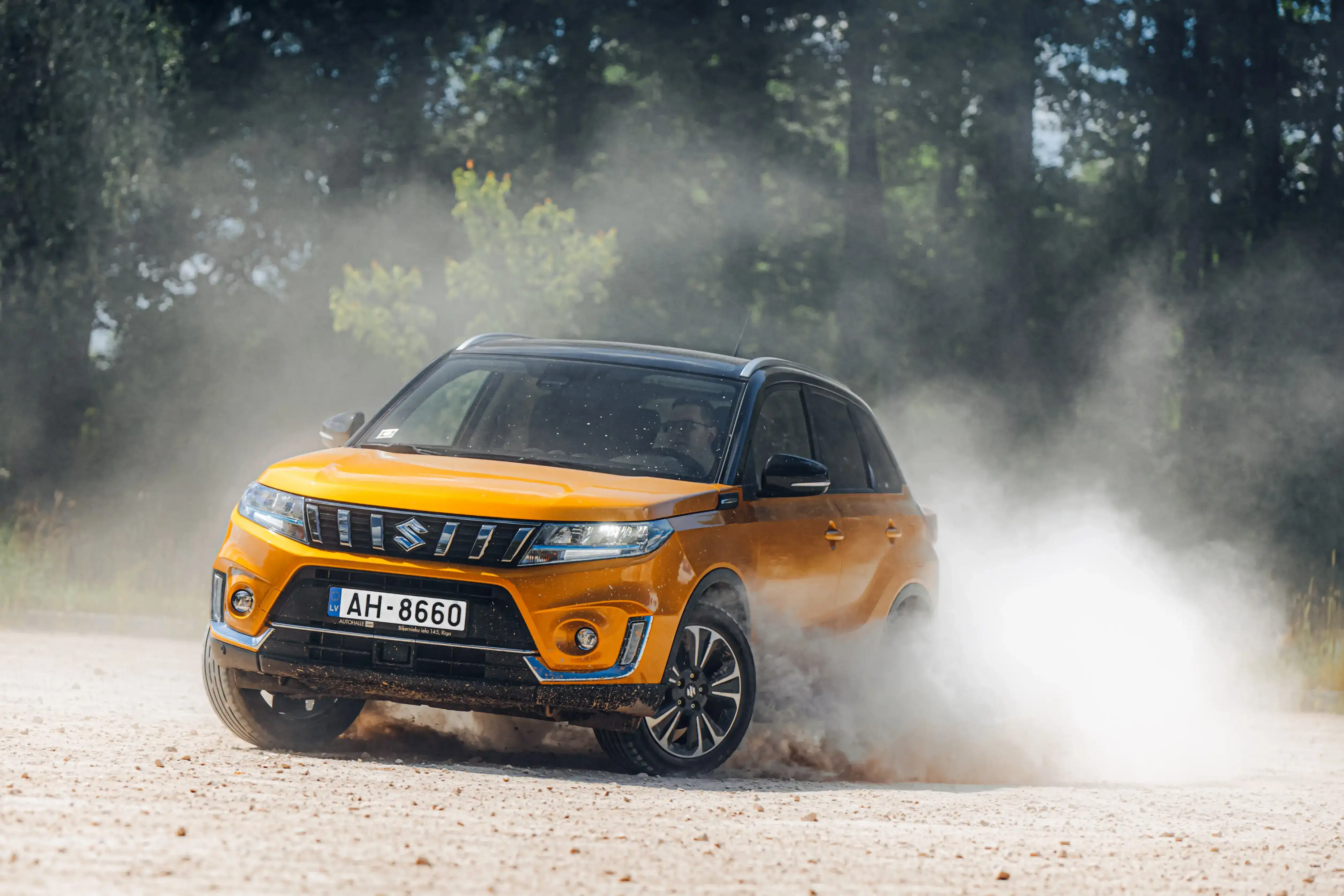 Suzuki Vitara in dust cloud